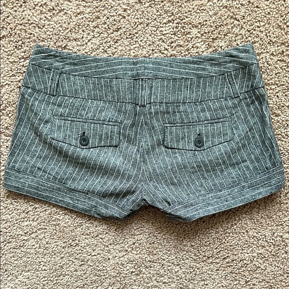 G by Guess Gray pinstriped shorts women’s size 25/0 linen and cotton blend - Picture 6 of 14